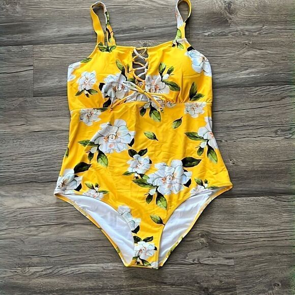 NWT Cupshe Yellow Floral One Piece Swimsuit Size 1X - Picture 2 of 5